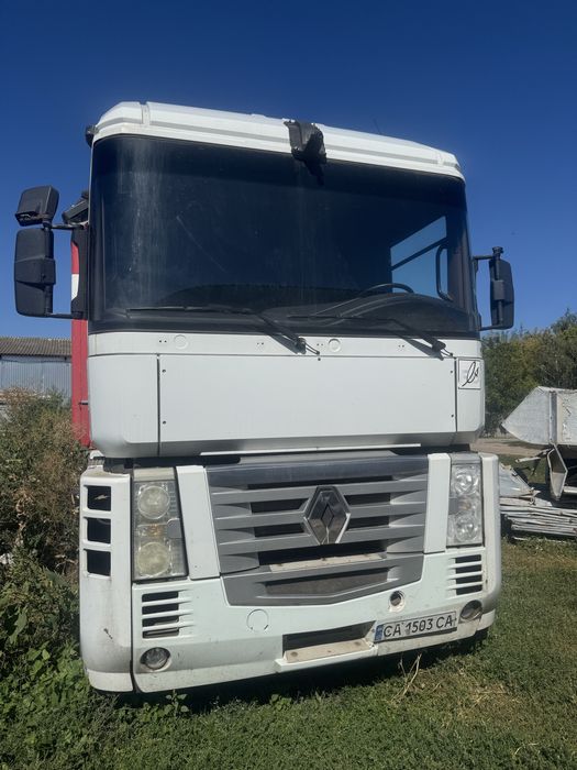 Renault Magnum з напівпричепом разом