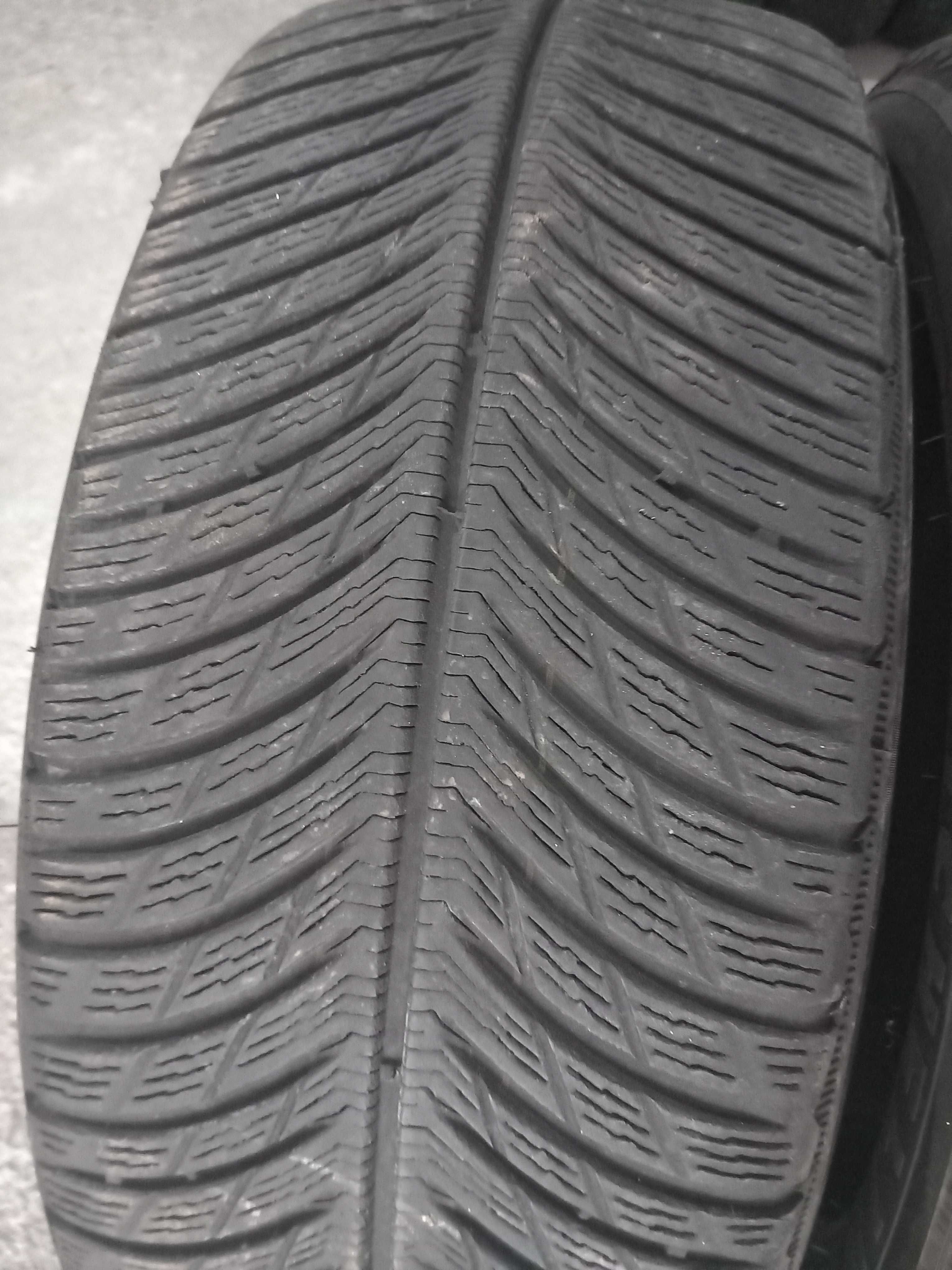 4 Pneus 245/45R19 Michelin