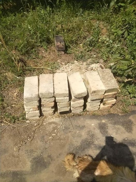 Продам цеглу вогнетривку,червону,білу