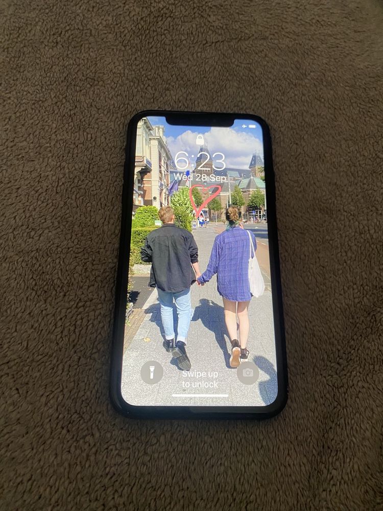 Телефон на запчасти Apple Iphone XR