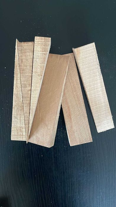 Kliny drewniane z drewna twardego 170x50x35 100szt Faktura