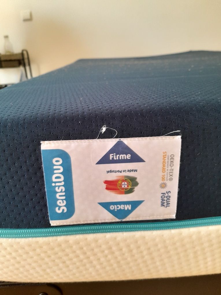 Cama de solteiro com colchão