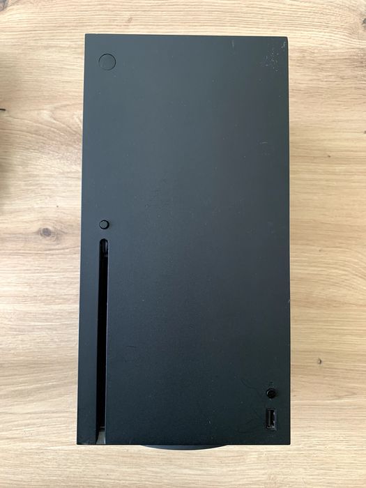 Ігрова консоль Xbox Series X + подарунок