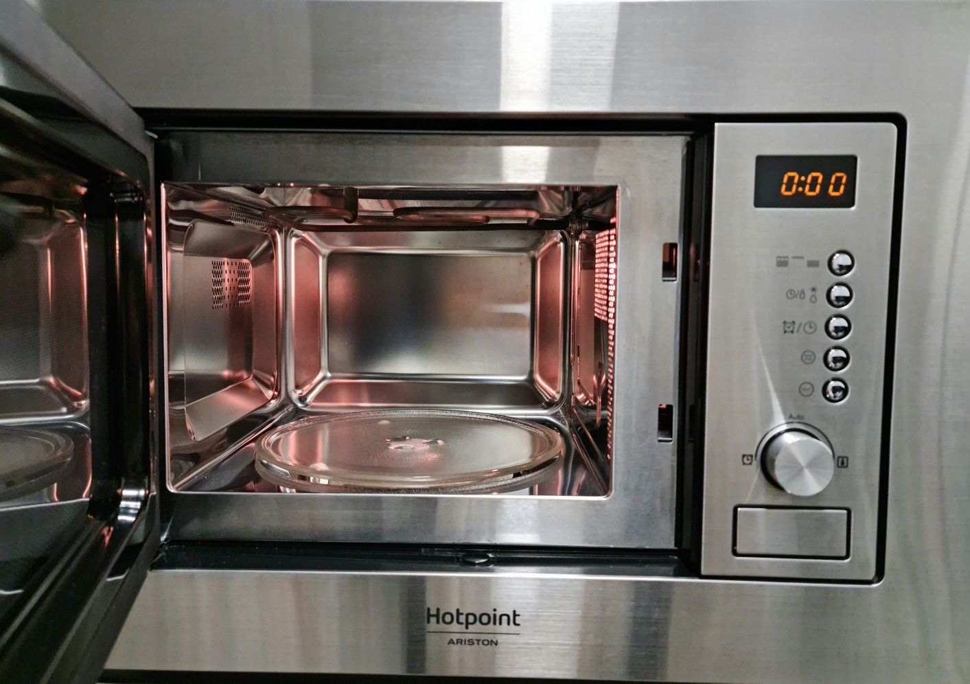 Microondas de encastre Hotpoint como novo