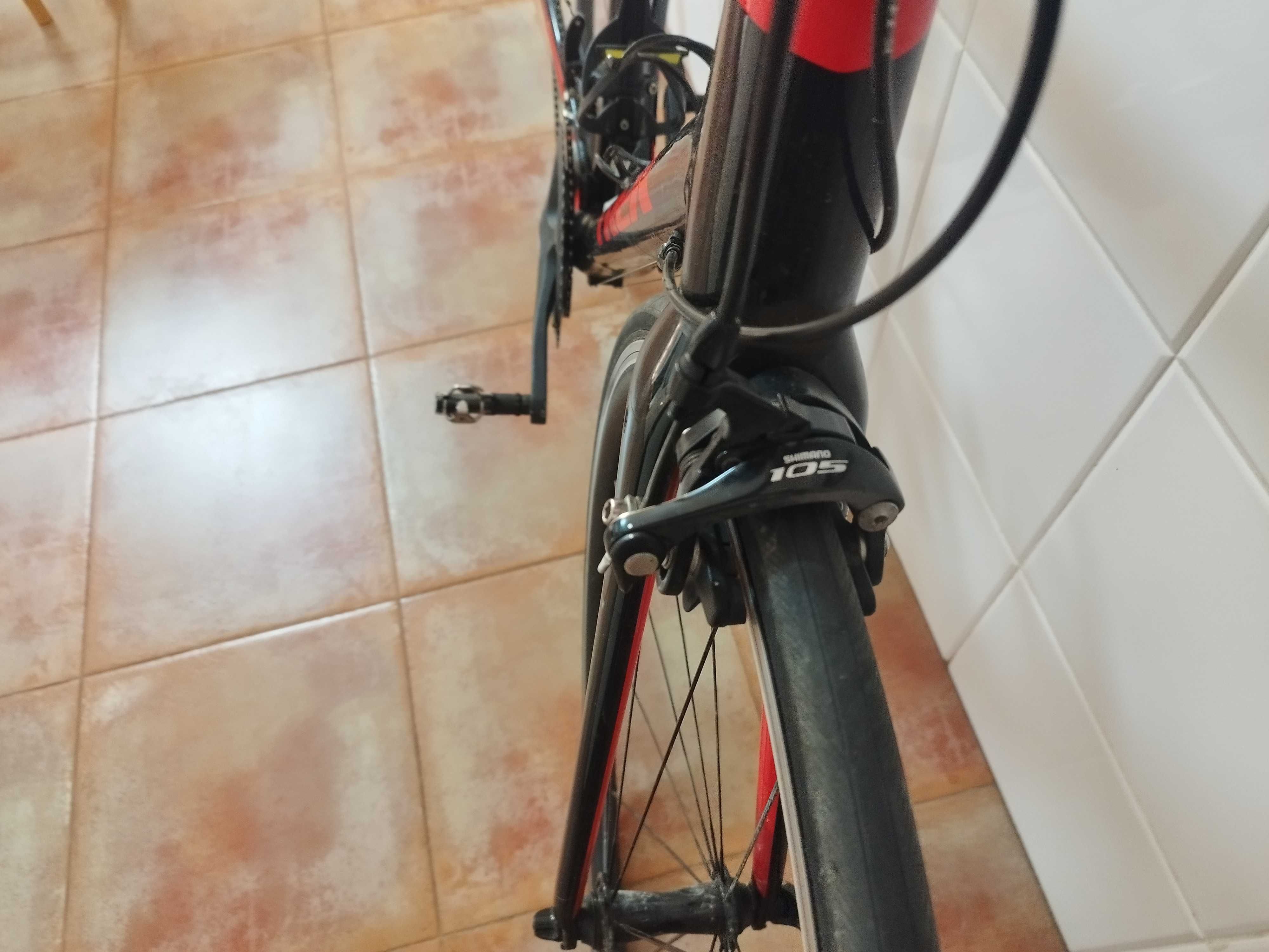 Bicicleta de estrada - TREK EMONDA 5 - Shimano 105.