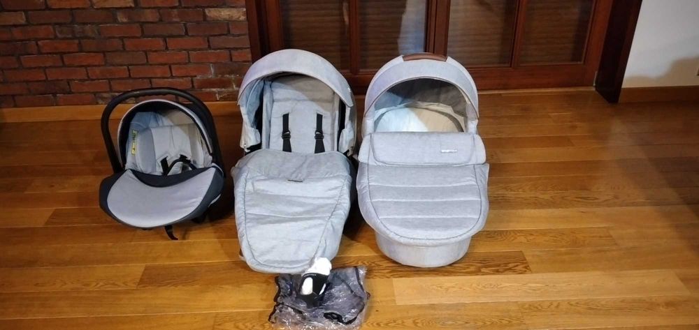 Wózek dla dziecka (pełne wyposażenie)