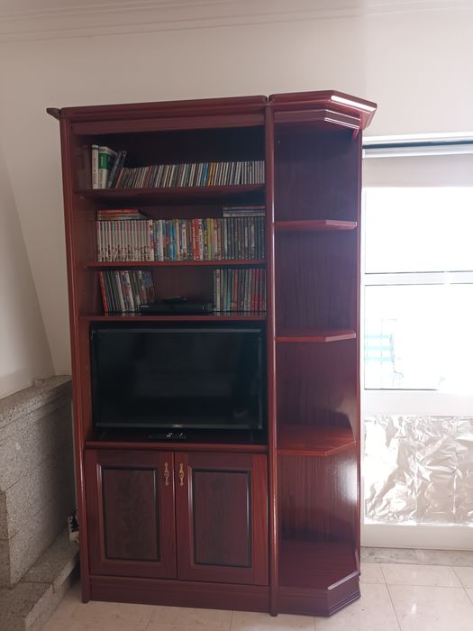 Móvel de sala com coluna