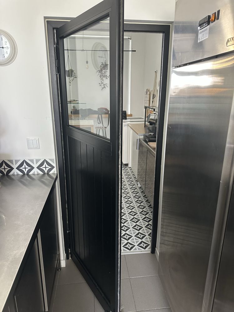 Porta de aluminio com 2 folhas de abrir