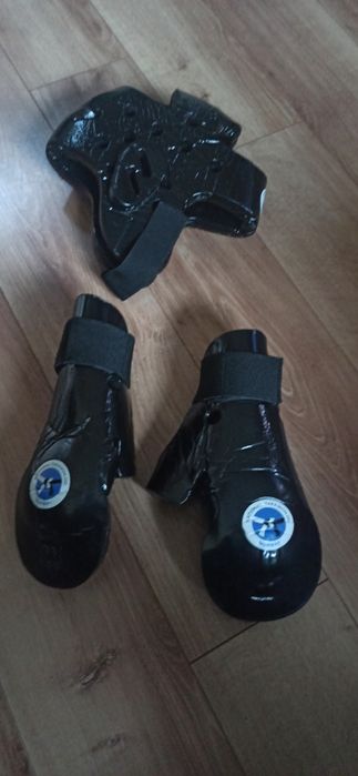 Taekwondo. Ochraniacz głowy i rękawice. Nowe