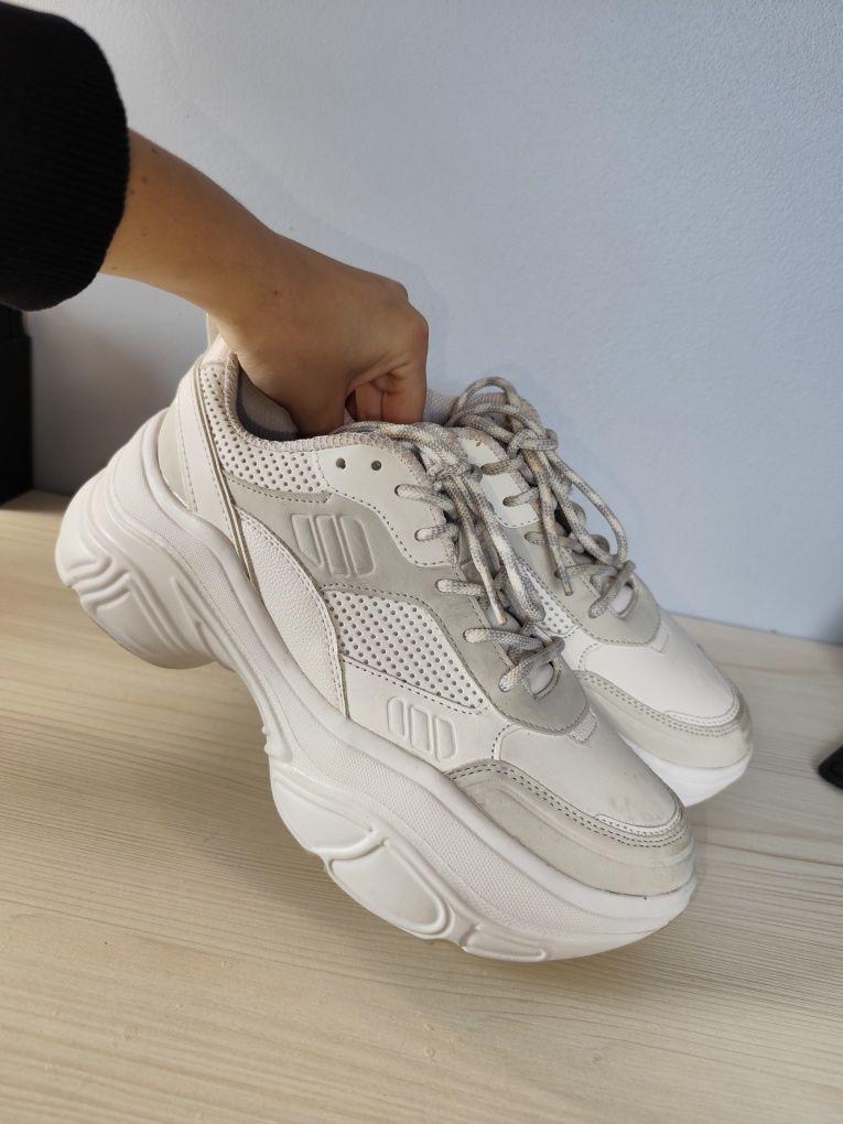 Sportowe wygodne buty damskie 40