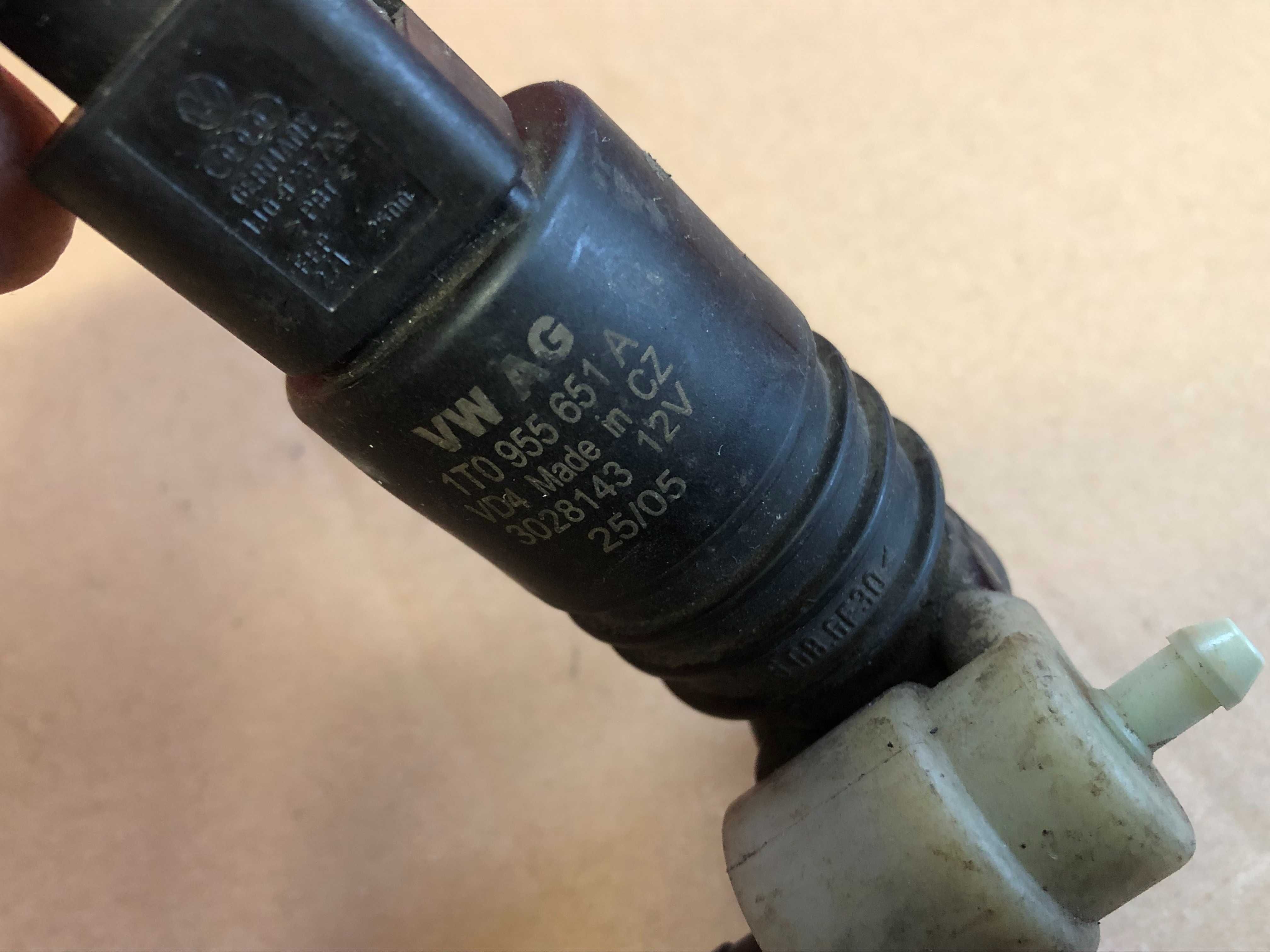 Pompka spryskiwaczy szyby Audi A6 C6 A4 B7 Q7 Golf V