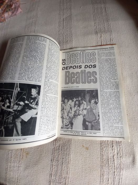 Revista Música e Som especial de 1978 sobre os Beatles com poster