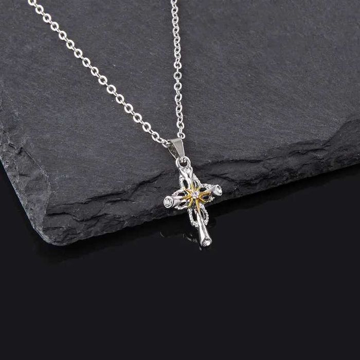 Naszyjnik Charm z krzyżykiem z cyrkonii