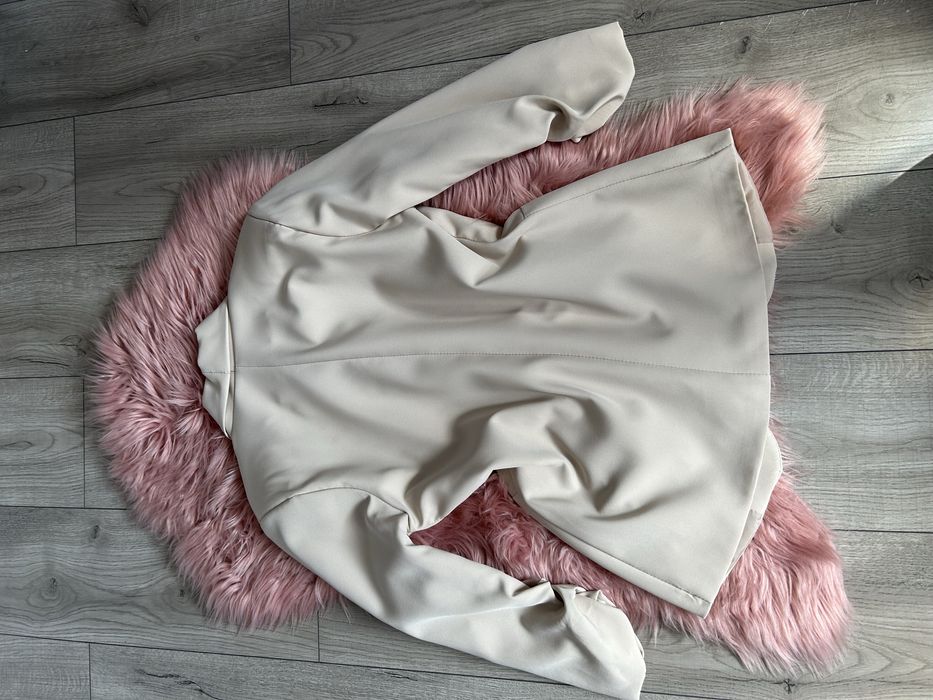 Beżowa włoska damska marynarka marszczone rękawy rozmiar uni