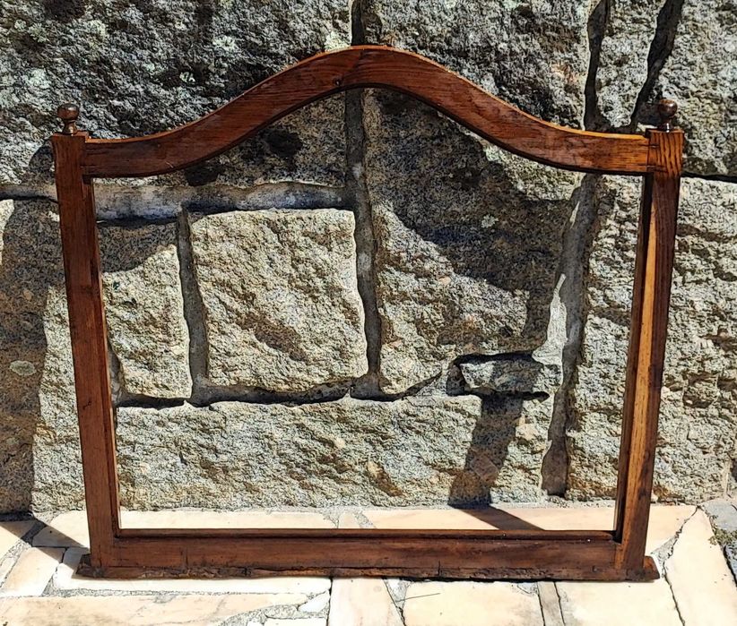 Moldura em madeira para espelho antigo