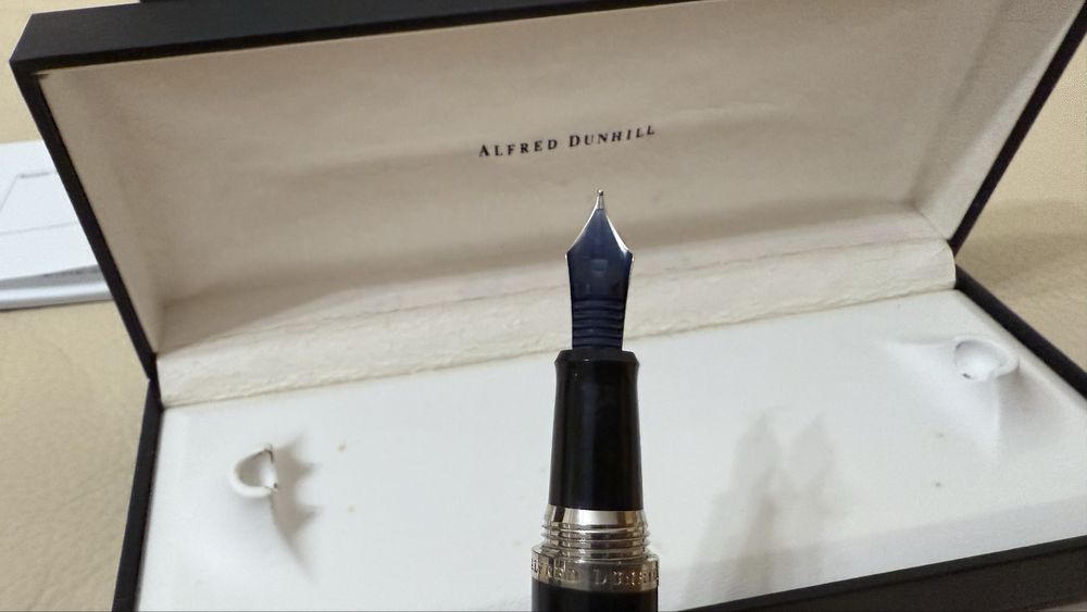 Caneta Alfred Dunhill com recargas