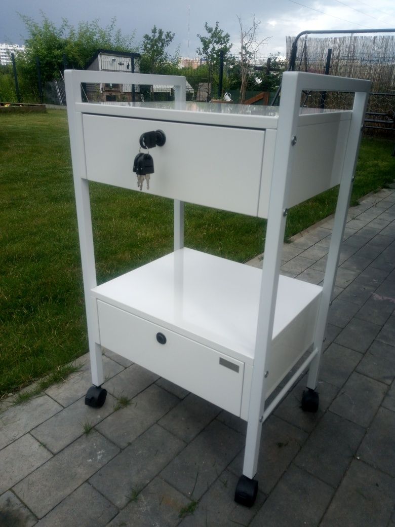 Pomocnik kosmetyczny Calissimo z szufladami na kółkach