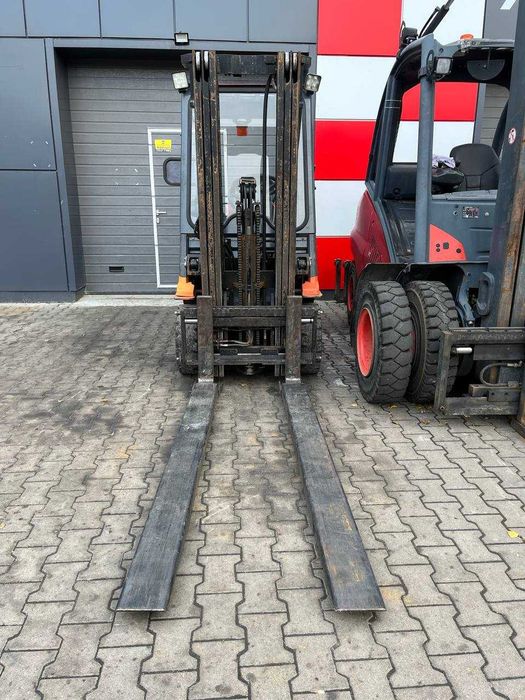 Газовий вилковий навантажувач Toyota | 1.5 т | Висота підйому 4.7 м