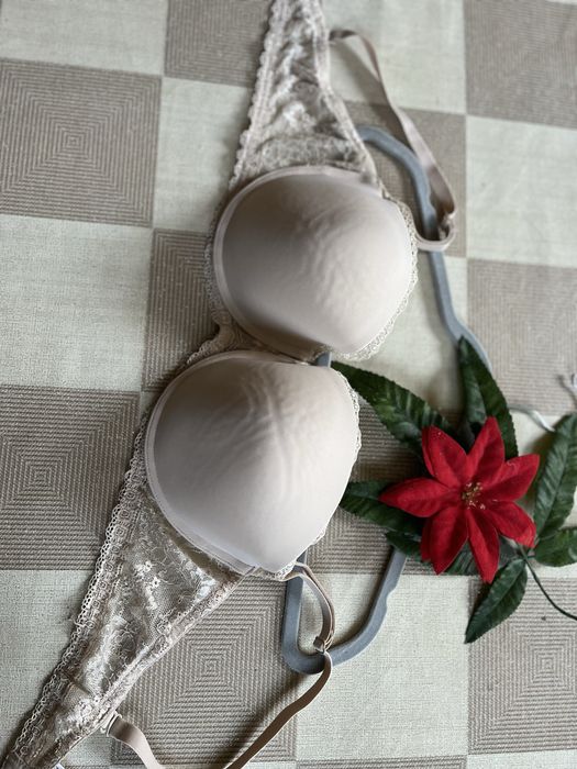 Esotiq biustonosz cielisty bardotka beź 85E push up luksusowy