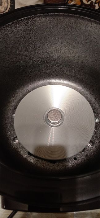 Мультиварка Elenberg на 5 литров.