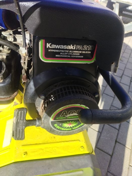 Glebogryzarka z silnikiem Kawasaki 5KM i napędem do przodu i wstecznym