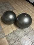 Vendo duas bolas de pilates e arco de abdominais