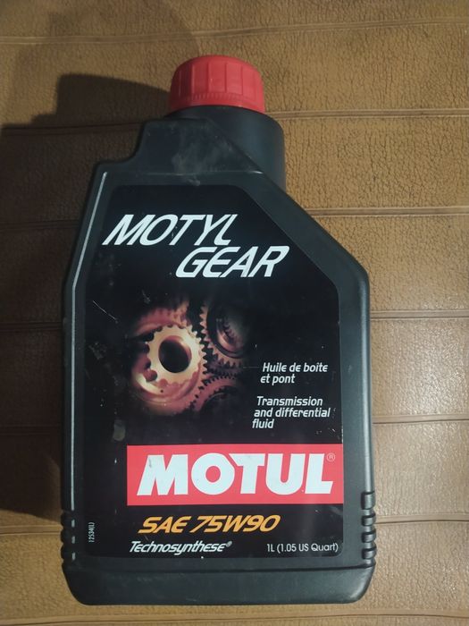Трансмісійна олива Motul Motylgear SAE 75W-90 Technosynthese.