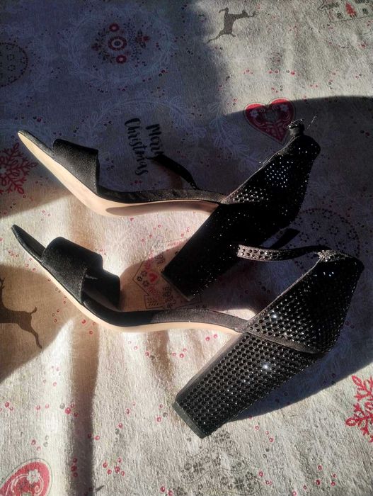 Stradivarius - Czarne buty na obcasie z kryształkami 41