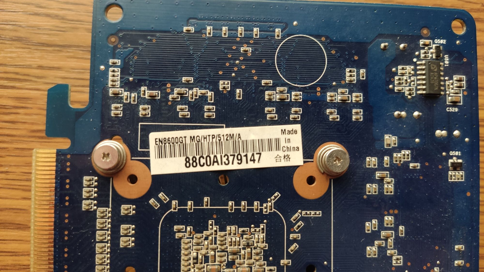 Asus GeForce 8600gt, 512mb, VGA, DVI-I, S-Video.