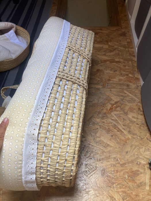 Berco e muda fraldas em verga