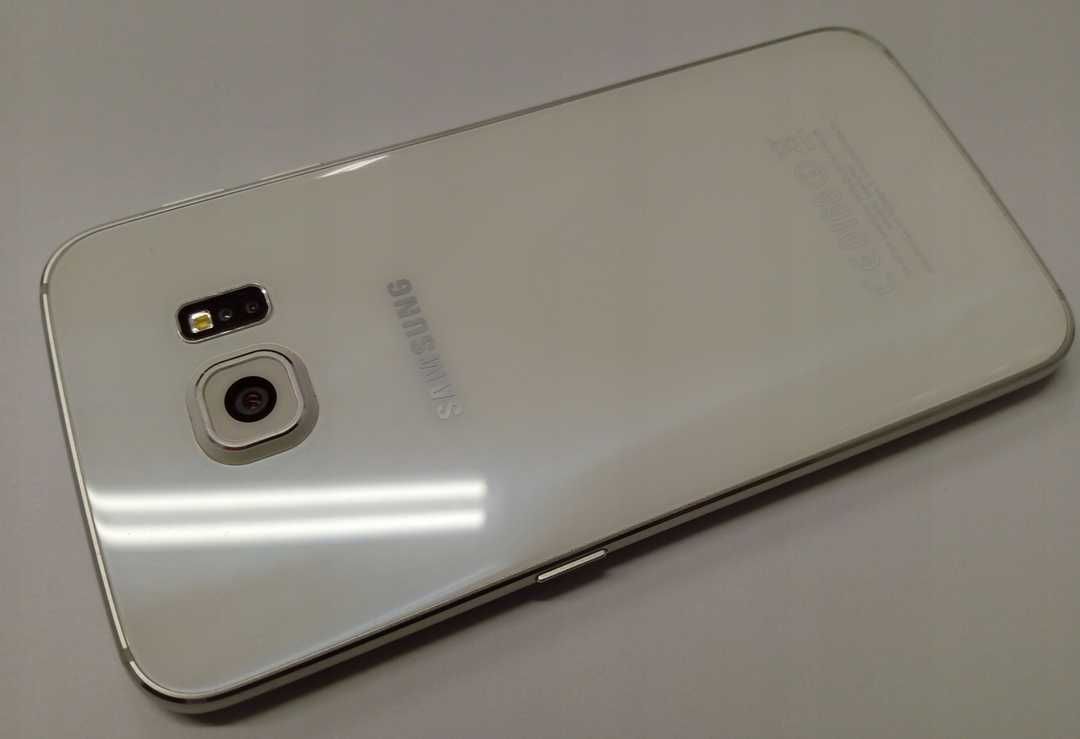 Smartfon Samsung Galaxy S6 edge 3 GB / 32 GB biały