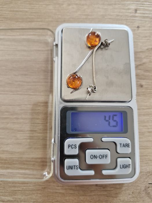 Kolczyki srebrne z bursztynem