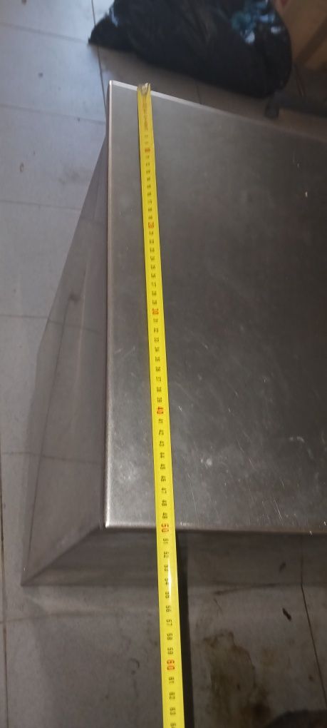 Movel em inox com chave em bom estado