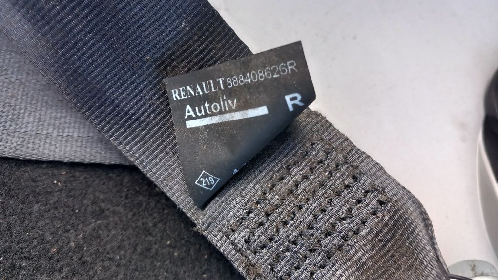 Cintos traseiros Renault Zoe e Renault Clio IV