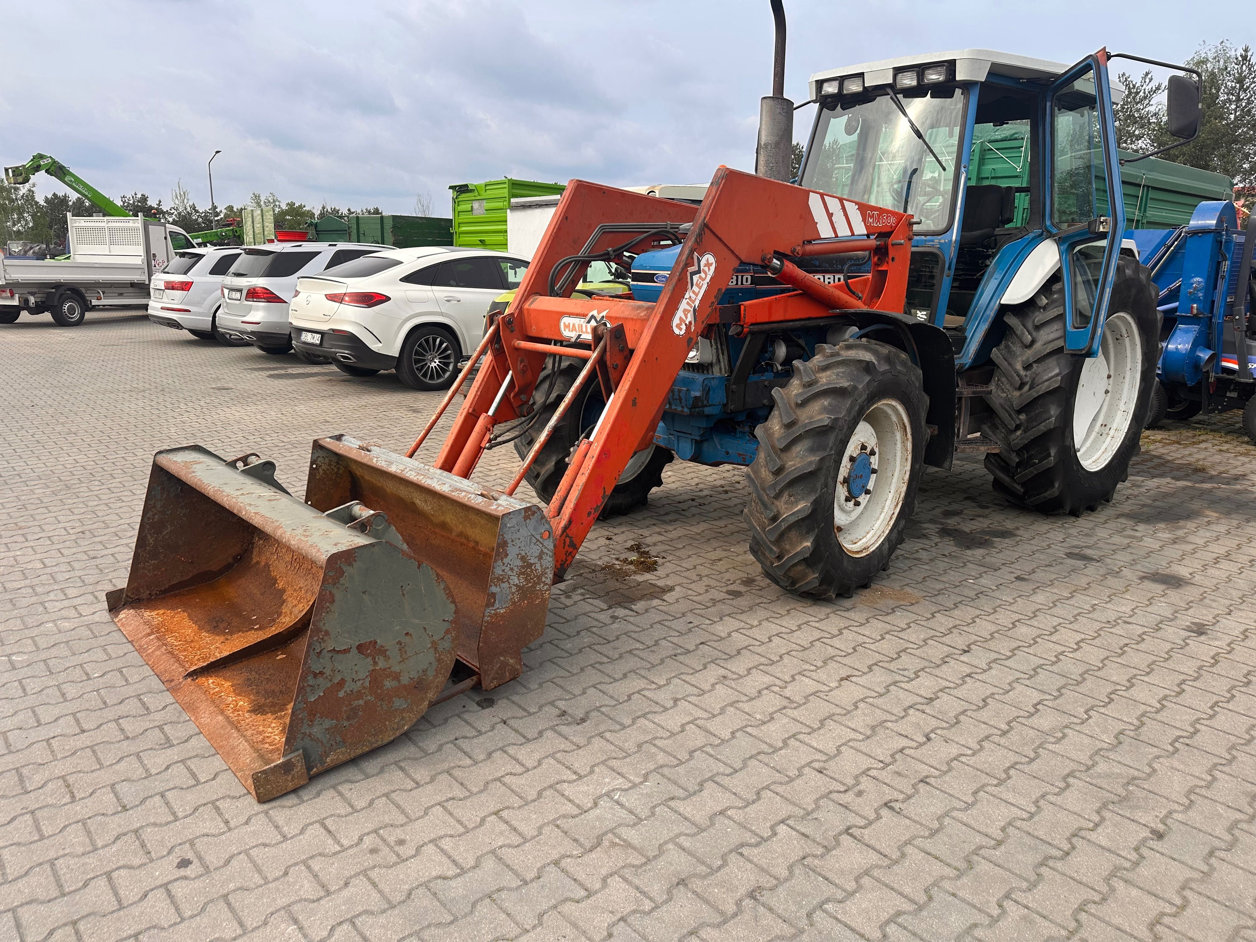 Ciągnik FORD 7810 z ładowaczem MAILLEUX