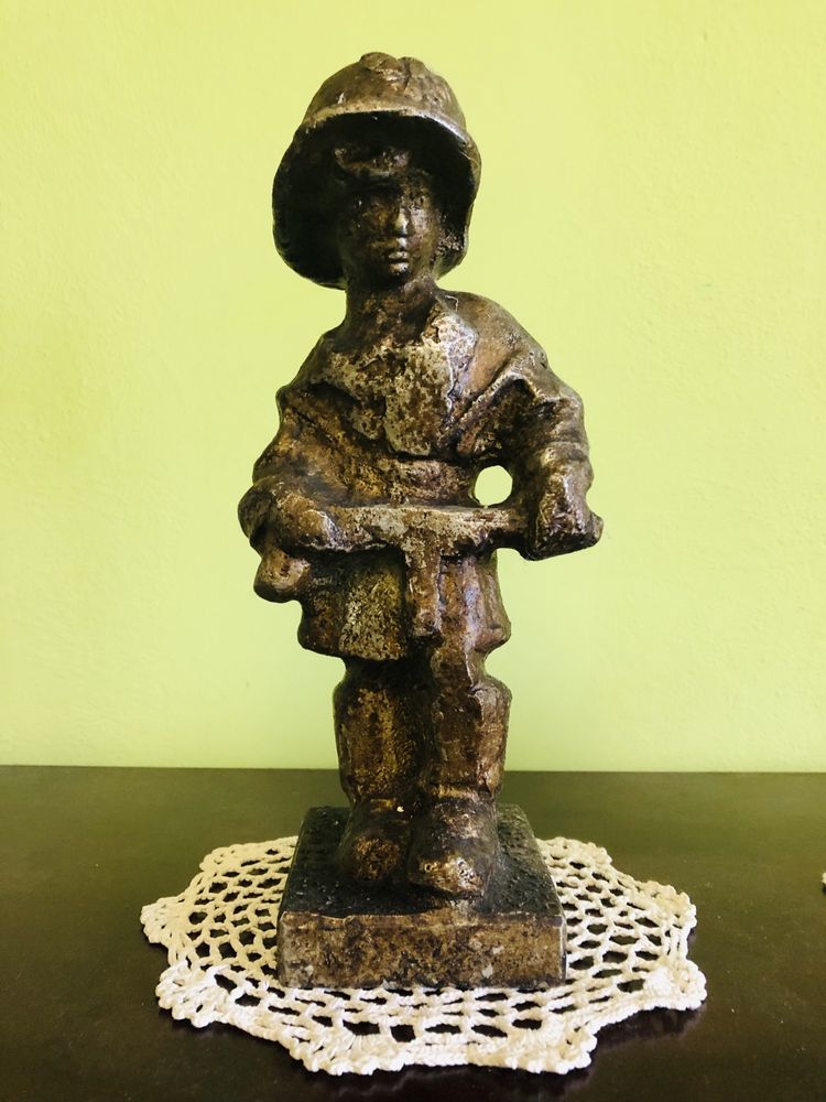 KOPIA figurka, rzeźba, statuetka „Mały Powstaniec” ZnAl waga: 2200g
