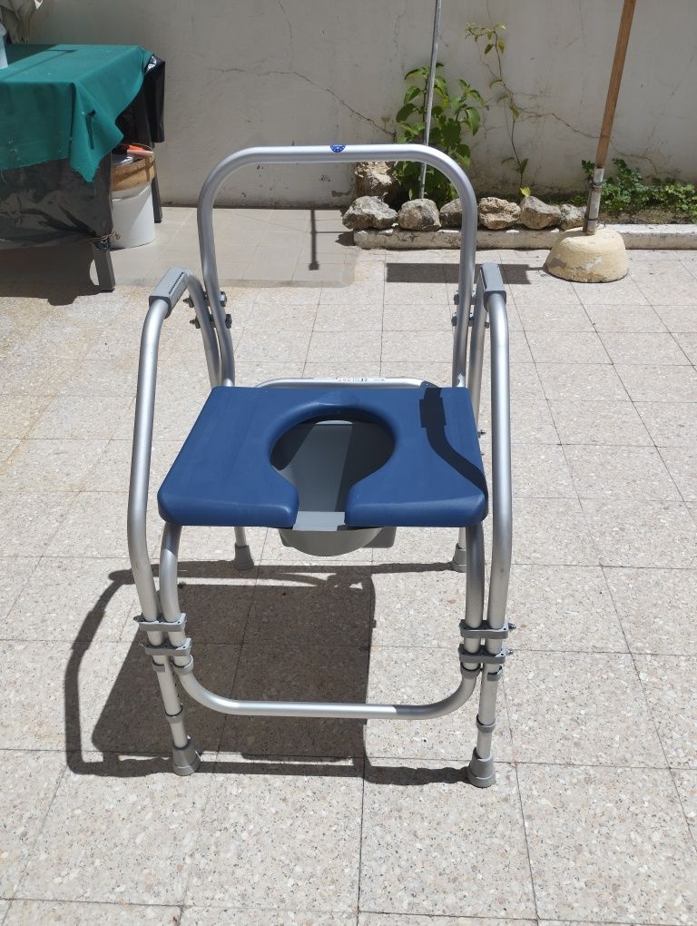 Cadeira de banho  e sanitária