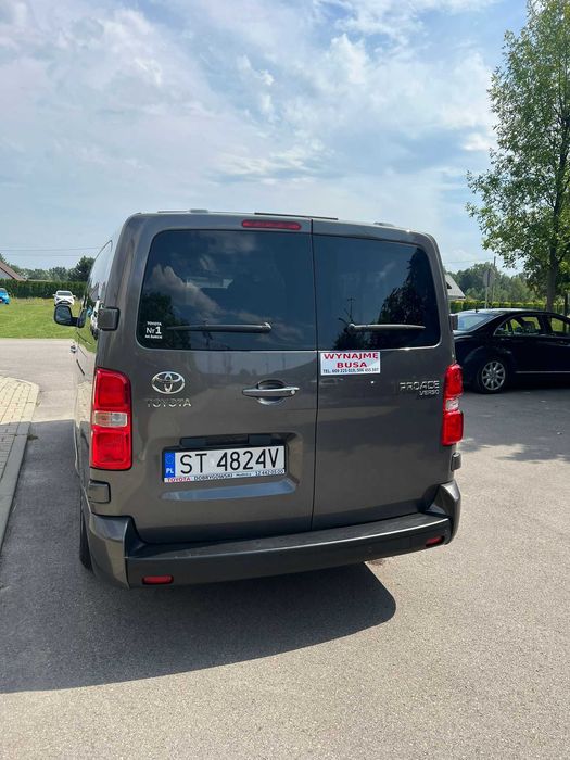 Wynajem busa 9 osobowego Toyota Proace Verso 2022