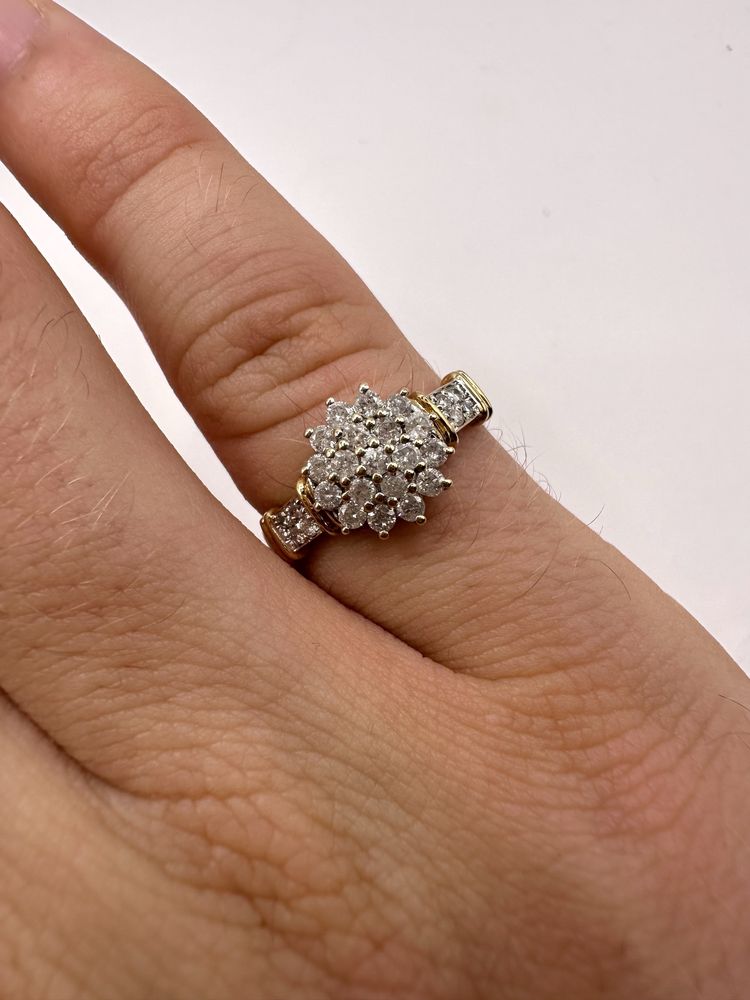 Złoty pierścionek z diamentami 0,50ct