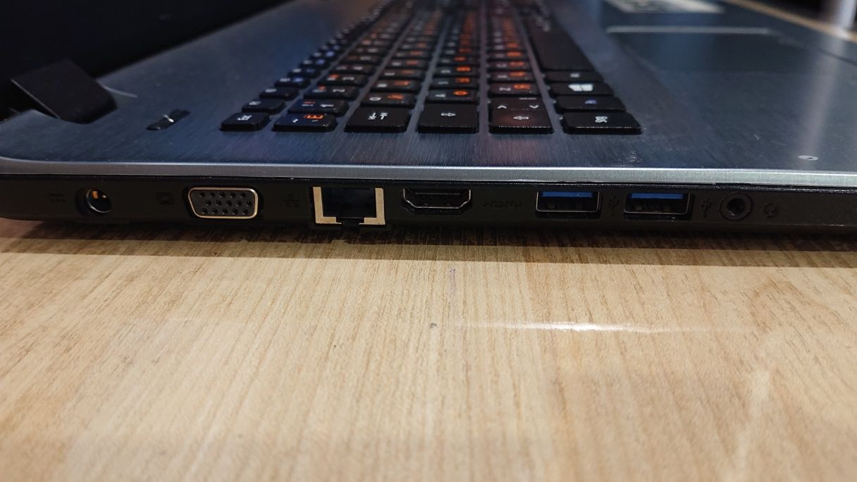 Acer E5-771G-391L/ 17.3 дюйма/i3-4005u/8 озу/SSD 120