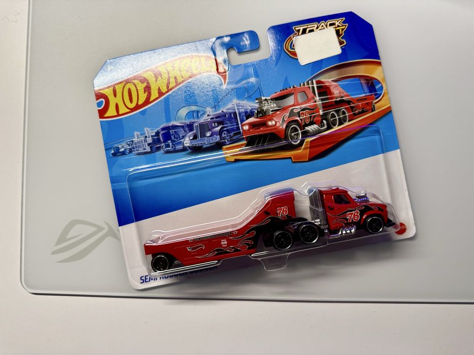 Розпродаж Hot Wheels - колекція фантазієк, органайзер, чохол, машинки.