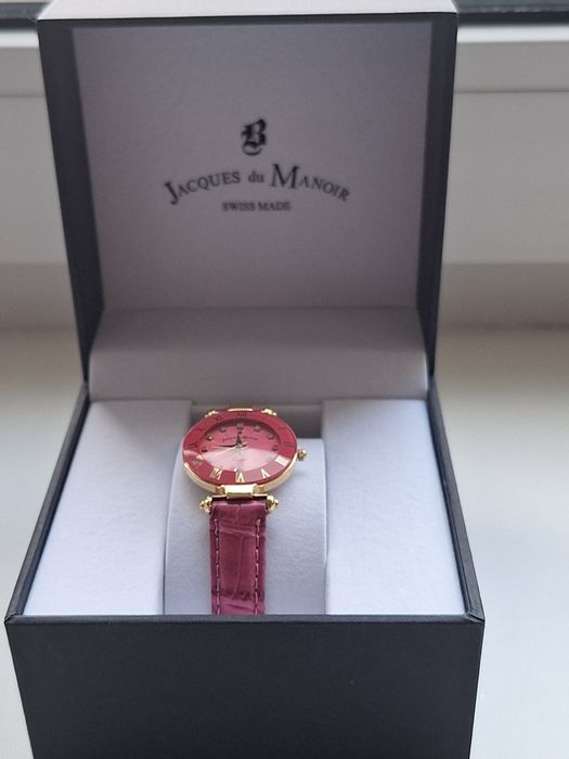 Годинник швейцарський жіночий