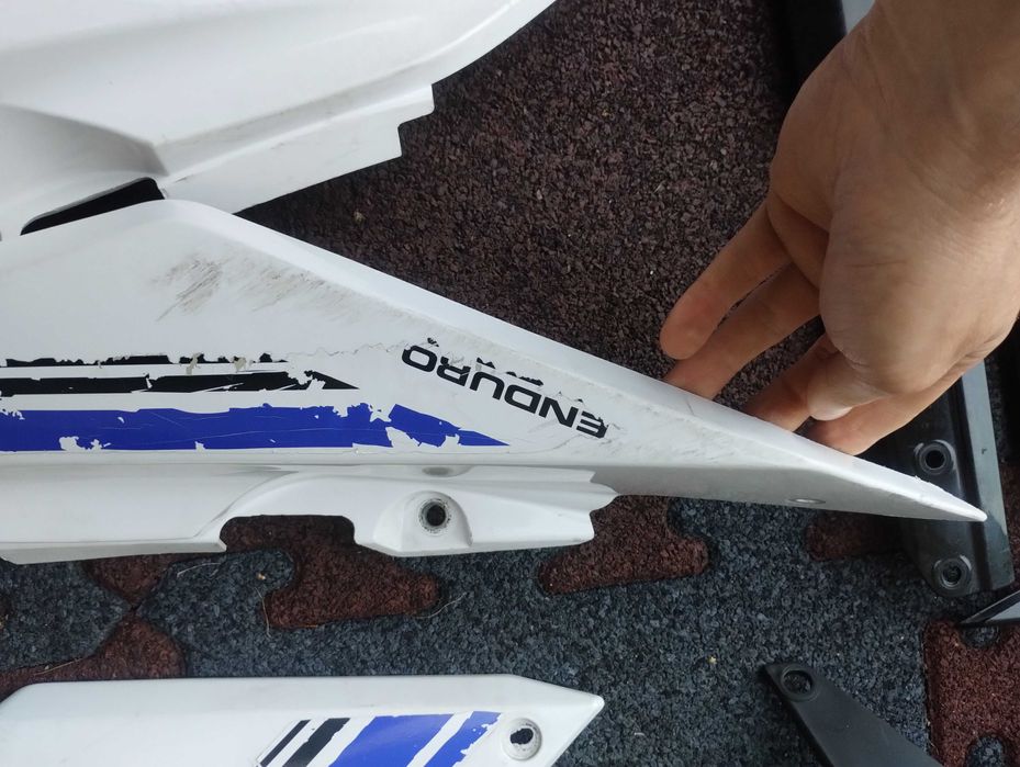Yamaha WR 125 owiewki  tłumiki plastiki