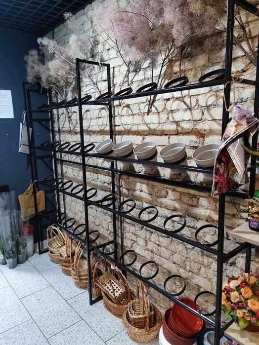 Металева поличка для квітів