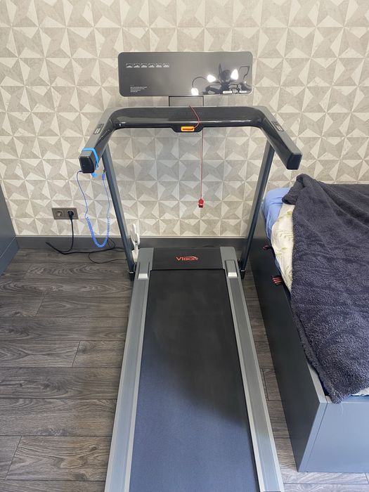 Продам беговую дорожку vigor