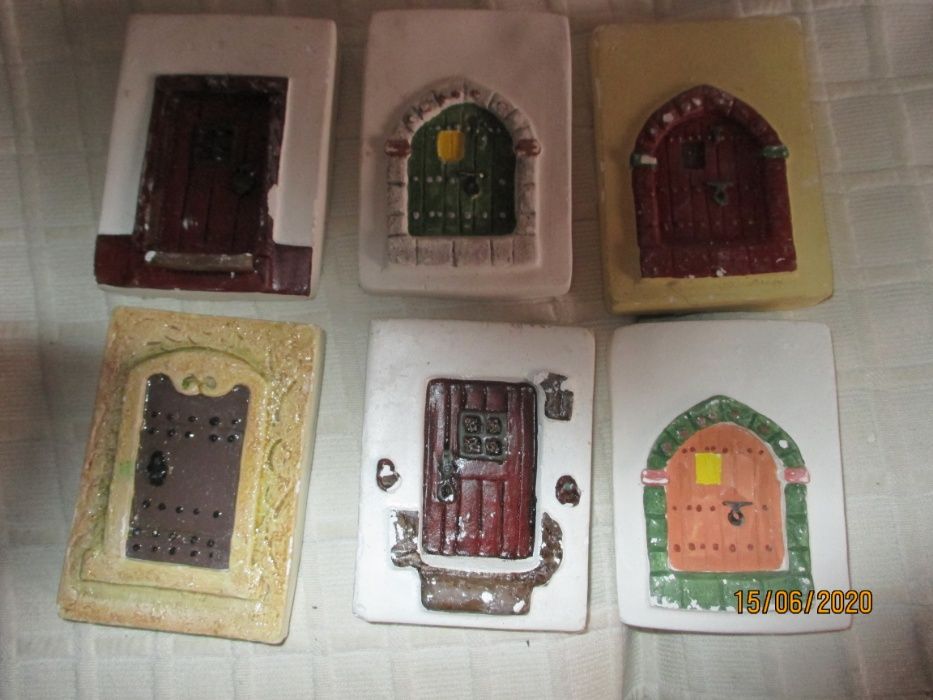 Colecção de 6 portas feitas em gesso p/ decoração