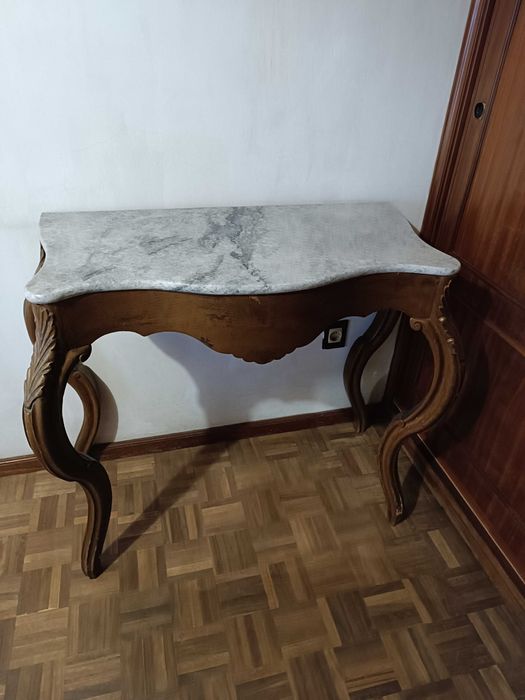 Mesa muito bonita e antiga