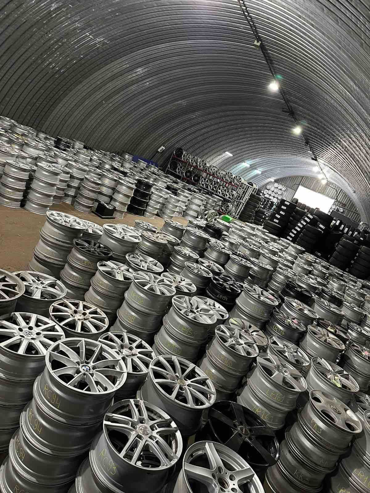 великий склад дисків на авто 5x112 r16 VAG