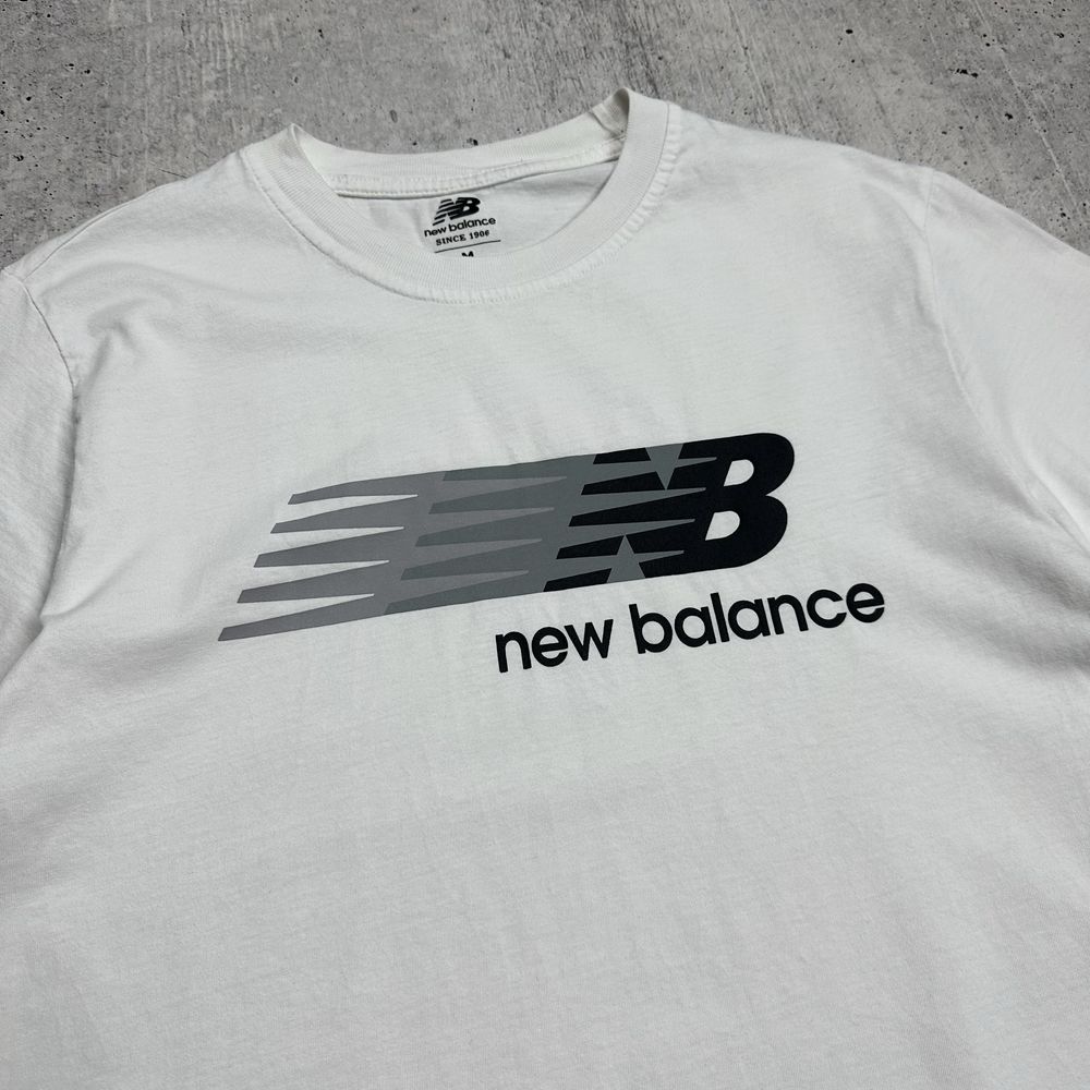 Футболка с большим логотипом New Balance размер S-M