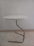 Mesa de apoio com pes de ferro